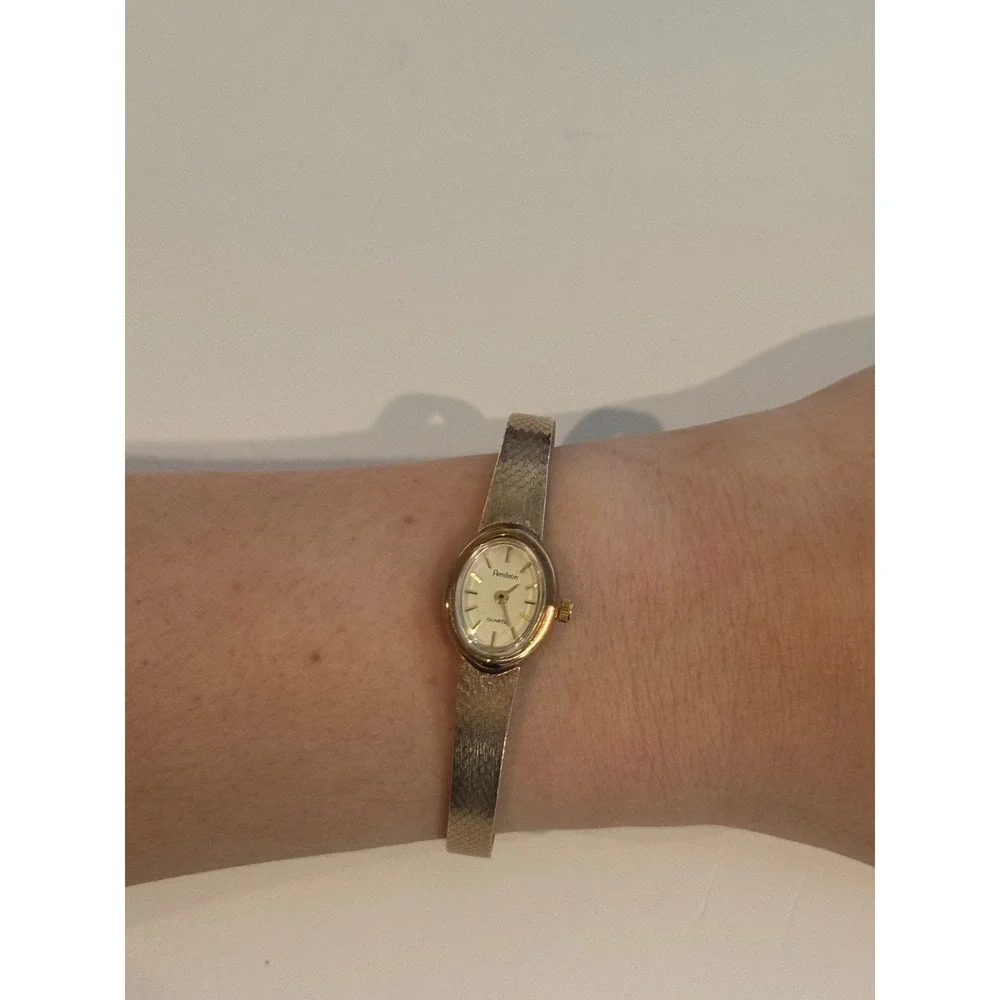 Armitron Vintage Womens Quartz Watch Gold Tone Oval Face Mesh Band 25/4008 2FA20